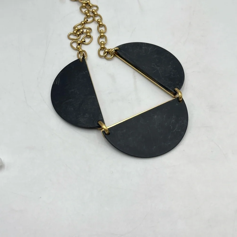 Madewell Framecraft Necklace Tortoise
Mixed Metal Black Matte Gold Tone
Chain - Picture 11 of 14